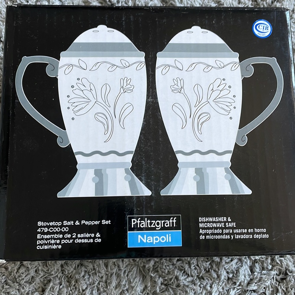 Pfaltzgraff Napoli Stovetop Salt & Pepper Shakers. - Picture 8 of 8